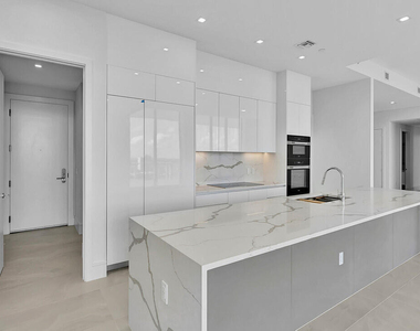 220 Lake Shore Drive - Photo Thumbnail 5