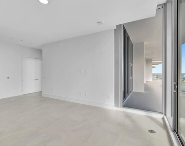 220 Lake Shore Drive - Photo Thumbnail 12