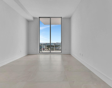 220 Lake Shore Drive - Photo Thumbnail 17