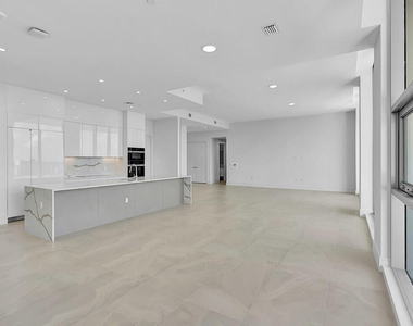 220 Lake Shore Drive - Photo Thumbnail 7