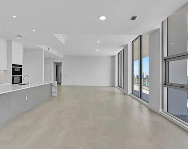 220 Lake Shore Drive - Photo Thumbnail 2