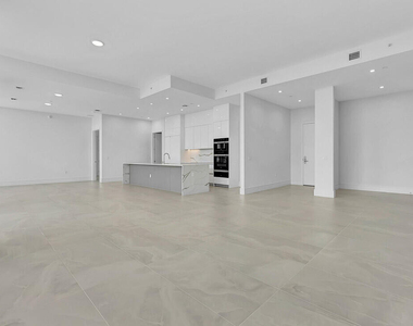 220 Lake Shore Drive - Photo Thumbnail 3