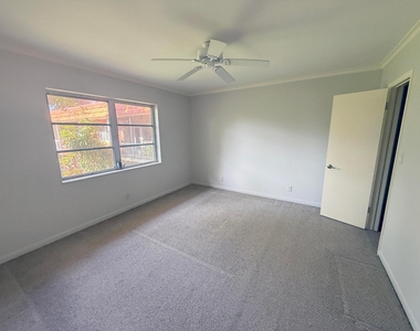 136 Ne 19th Court - Photo Thumbnail 7