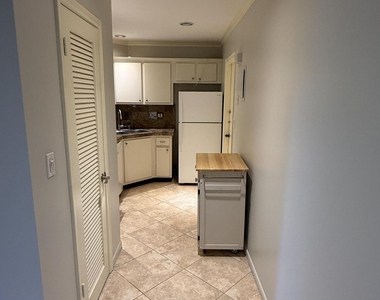 136 Ne 19th Court - Photo Thumbnail 6