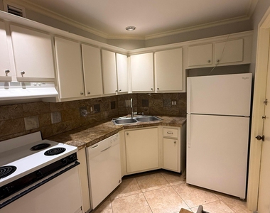136 Ne 19th Court - Photo Thumbnail 4