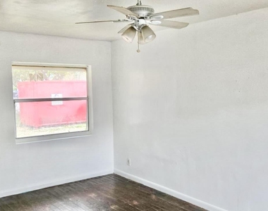 2325 Johnson Street - Photo Thumbnail 10