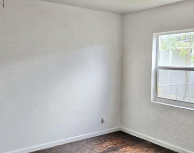 2325 Johnson Street - Photo Thumbnail 8