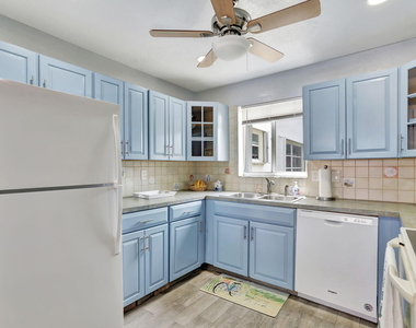 999 N Riverside Drive - Photo Thumbnail 5