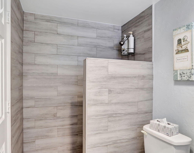 999 N Riverside Drive - Photo Thumbnail 9