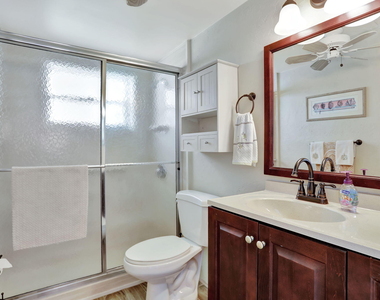999 N Riverside Drive - Photo Thumbnail 11