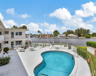 999 N Riverside Drive - Photo Thumbnail 12