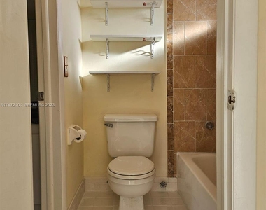 5940 Nw 64th Avenue - Photo Thumbnail 3