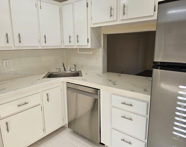 5940 Nw 64th Avenue - Photo Thumbnail 4