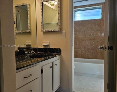 5940 Nw 64th Avenue - Photo Thumbnail 2