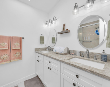2735 Sw Mariposa Circle - Photo Thumbnail 8