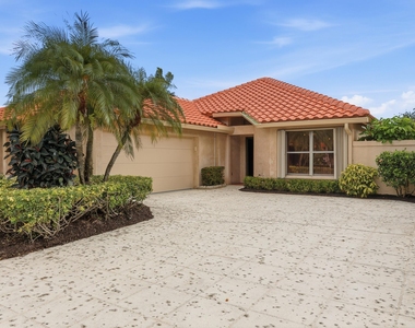 2735 Sw Mariposa Circle - Photo Thumbnail 1