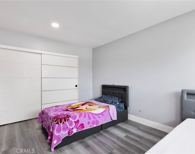 2215 E Avalon - Photo Thumbnail 17