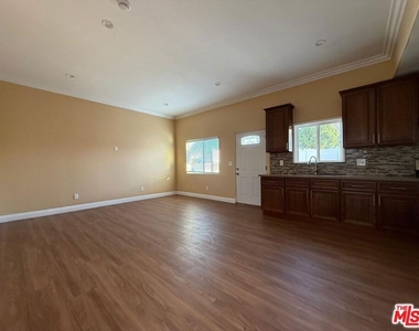 7632 Kraft Avenue - Photo Thumbnail 3