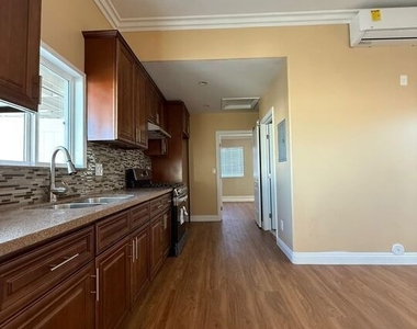 7632 Kraft Avenue - Photo Thumbnail 5