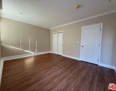 7632 Kraft Avenue - Photo Thumbnail 6