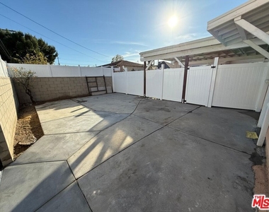 7632 Kraft Avenue - Photo Thumbnail 12