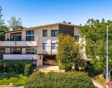 5805 Whitsett Avenue - Photo Thumbnail 17
