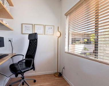 5805 Whitsett Avenue - Photo Thumbnail 3