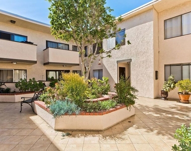 5805 Whitsett Avenue - Photo Thumbnail 15