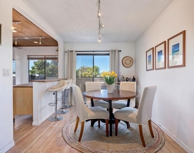 5805 Whitsett Avenue - Photo Thumbnail 5