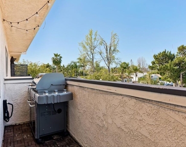 5805 Whitsett Avenue - Photo Thumbnail 13