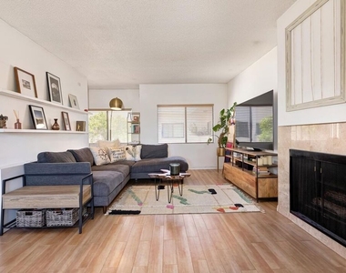 5805 Whitsett Avenue - Photo Thumbnail 1