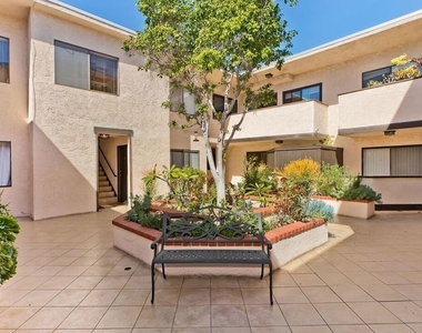 5805 Whitsett Avenue - Photo Thumbnail 14