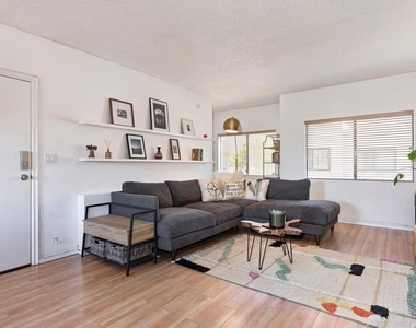 5805 Whitsett Avenue - Photo Thumbnail 2
