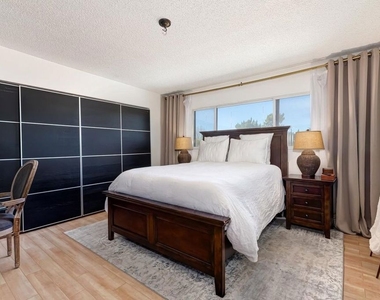 5805 Whitsett Avenue - Photo Thumbnail 10