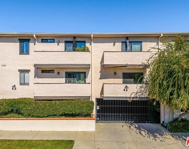 5805 Whitsett Avenue - Photo Thumbnail 18