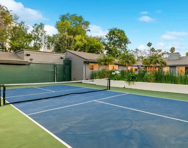 602 N Whittier Drive - Photo Thumbnail 2