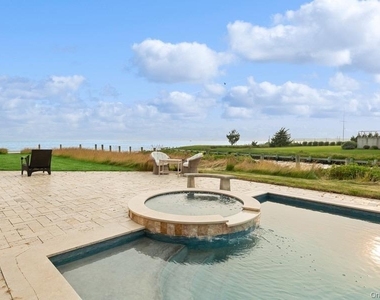 13 Seatuck Lane - Photo Thumbnail 4