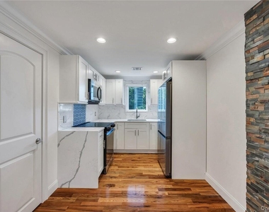 177 Waverly Avenue - Photo Thumbnail 8