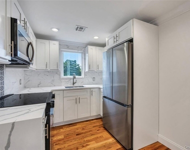 177 Waverly Avenue - Photo Thumbnail 7