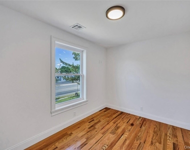 177 Waverly Avenue - Photo Thumbnail 16