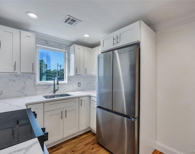 177 Waverly Avenue - Photo Thumbnail 11