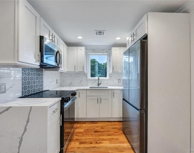 177 Waverly Avenue - Photo Thumbnail 9