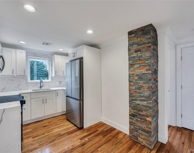177 Waverly Avenue - Photo Thumbnail 6