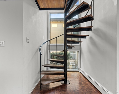 115 Maryland Avenue - Photo Thumbnail 10