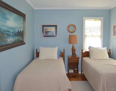 16 Grant Boulevard - Photo Thumbnail 7