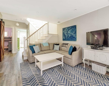 96 Coronado Street - Photo Thumbnail 8