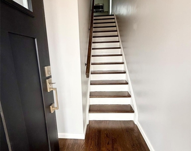 19 Lee Avenue - Photo Thumbnail 10
