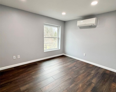 19 Lee Avenue - Photo Thumbnail 9