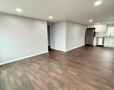 19 Lee Avenue - Photo Thumbnail 3