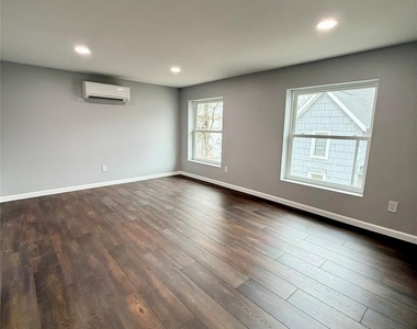 19 Lee Avenue - Photo Thumbnail 5